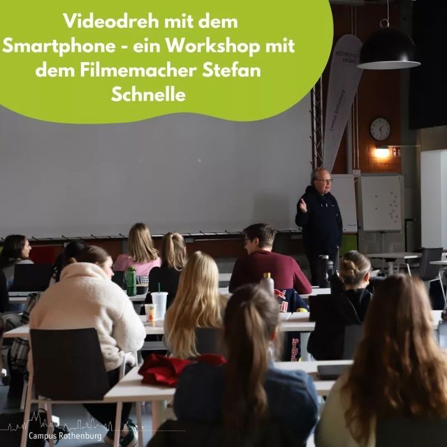 Stefan Schnelle hält einen Workshop zu Videodreh mit dem Smartphone im Gym des Campus Rothenburg